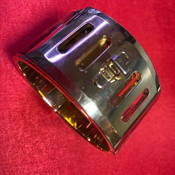 Michael Kors Turn Lock Tortoise Print Bracelet - Picture 7 of 8